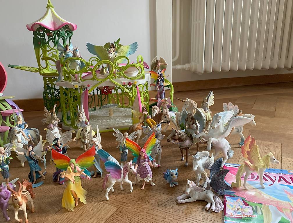 Schleich Bayala - 42445 Glitzerndes Blütenhaus mit Einhörnern, See und Stall, ab 5 Jahre 42445 ▷ jetzt kaufen - online & vor Ort