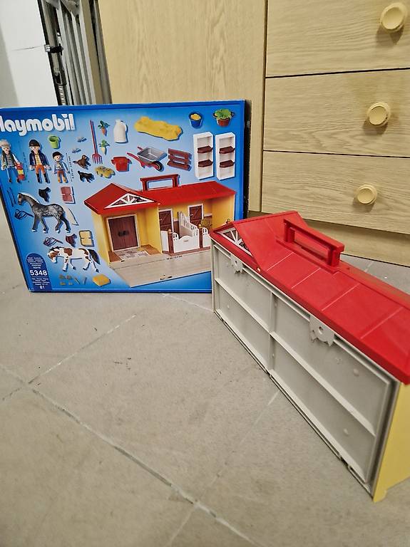  Foto zu Playmobil Pferdestall Country 5348 zum Mitnehmen im Kanton Luzern 