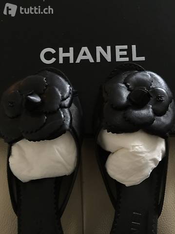 Orig. Chanel Pumps mit Camelia
