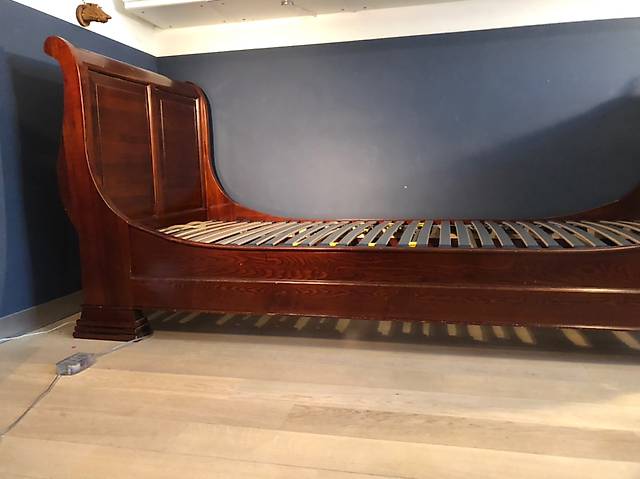 Klassisches Schlittenbett/ Sleighbed mahogany von Flamant in Zürich