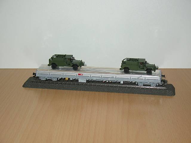 Märklin 47068 Niderbordwagen mit zwei Serval der SBB /"NEU/" mit OVP