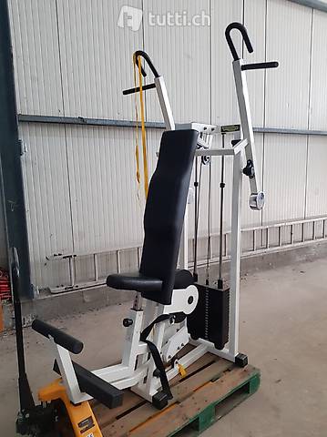 Vertical Traction Technogym Isotonic