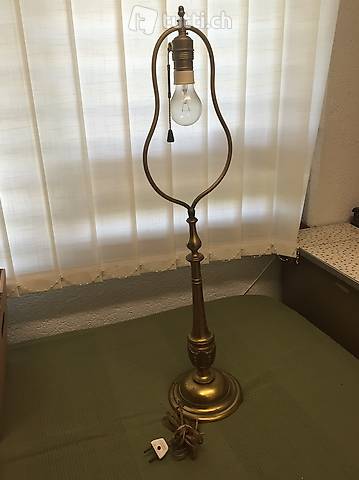 Antica lampada da tavolino
