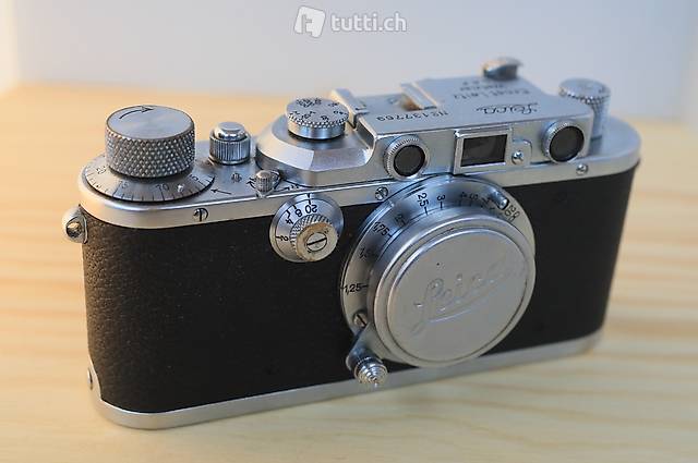 Leica III chrom 1934 mit Ledertasche