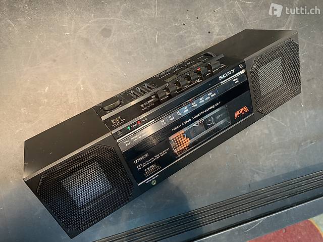Radio-cassette Sony ZX7, modèle rare