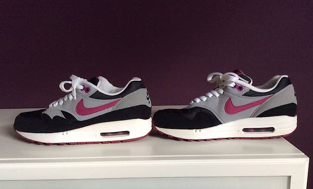 Nike Air Max 1 (schwarz, weiss, grau, lila) in Aargau kaufen Nike Air Max 1 (schwarz, weiss, grau, lila) in Aargau kaufen