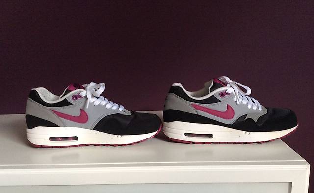 Nike Air Max 1 (schwarz, weiss, grau, lila) in Aargau kaufen Nike Air Max 1 (schwarz, weiss, grau, lila) in Aargau kaufen