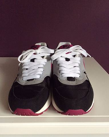 Nike Air Max 1 (schwarz, weiss, grau, lila) in Aargau kaufen Nike Air Max 1 (schwarz, weiss, grau, lila) in Aargau kaufen