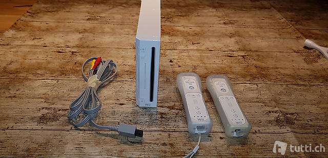 Wii Console + 2 Remonte Controller