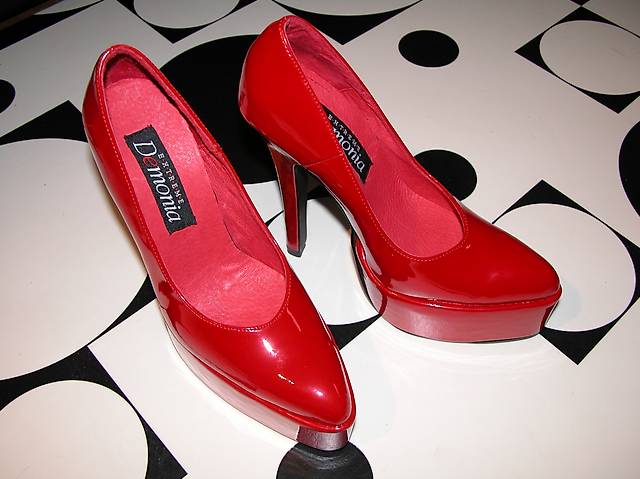 High Heels Plateau Pumps Lackleder rot Demonia (US Grösse 7 High Heels Plateau Pumps Lackleder rot Demonia (US Grösse 7