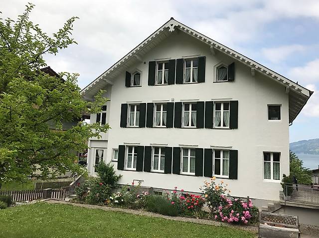 FERIENWOHNUNG MIT BLICK AUF DEN THUNERSEE UND BERGE in