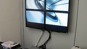 PC, Computer mit 4 Bildschirmen/Monitoren inklusive