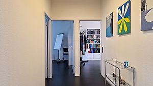 Zentral gelegen: Büro/Praxis/Atelier mit 3 Räumen im