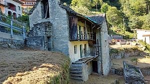 Rustico / Casa ticinese da riattare in Val Onsernone