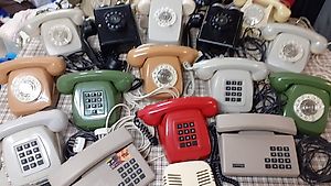 Konvolut alte Telefonapparate 1950-1985 (19 Stück)