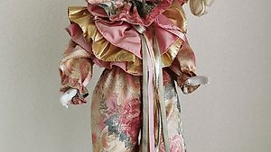 Porzellan Puppe venezianisch, mit Ständer