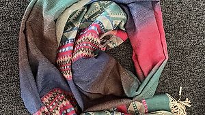 Schal aus Seide und Baumwolle 