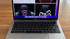 MacBook Pro 2017 (13 Zoll, 8 GB RAM, 256 GB)
