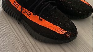 Yezzy Boost 350 V2 Core Black Red  Gr 44