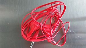 Roter Kopfhörer/Ohrstöpsel mit 3,5 mm Stecker