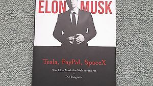 Elon Musk Biografie - 2015