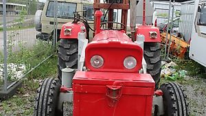 Massey Ferguson Traktor / Arbeitskarren