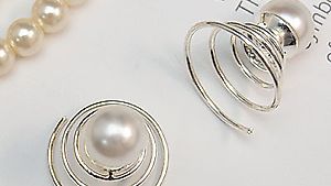 Haarspiralen mit Perlen oder Kunststeinen