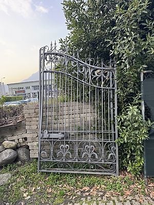 Vendo antico cancello in ferro battuto zincato