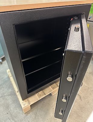 Tresor kg 205 mit Elektro Code und zwei Schlüssel
