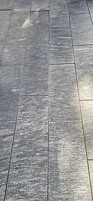 Bodenplatten Granit Calanca geflammt